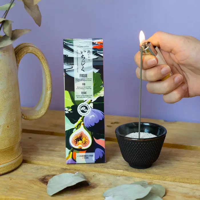 Tradícionális japán füstölőpálcika, kevés füsttel -édes, friss, gyümölcsös illat - életöröm, jókedv, vidámság